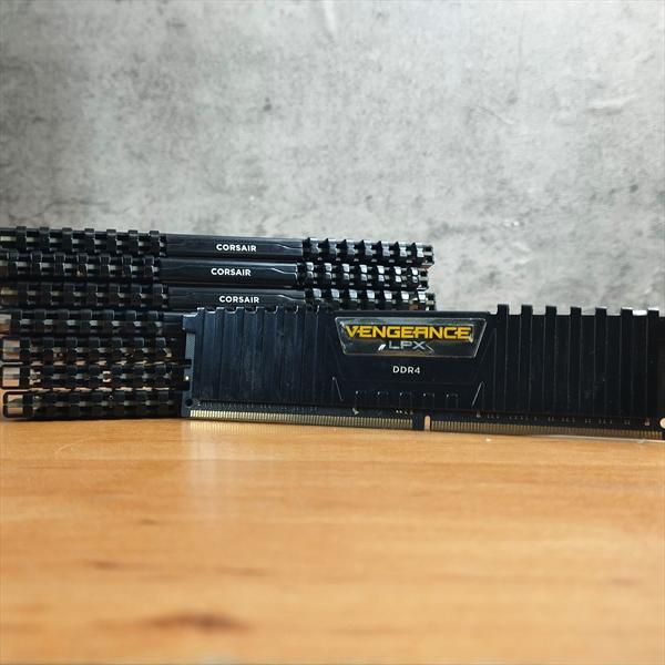 رم دسکتاپ برند کورسیر RAM DESKTOP CORSAIR DDR4 2133MHz 8GB - استوک